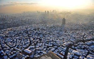 雪に覆われたトルコのイスタンブール、１月９日。