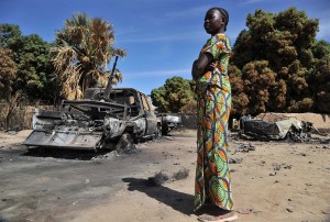 フランス、西アフリカ連合軍の攻撃によりね完全に破壊されたイスラム勢力の軍事車両。１月22日。