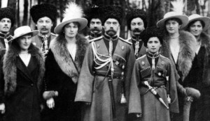ロシア帝国最後のツァーリ、ニコライ２世とその家族。